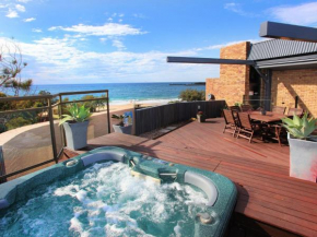Отель Jedda 5 - Oceanview Three Bedroom Penthouse with Private Rooftop Spa  Мулулаба